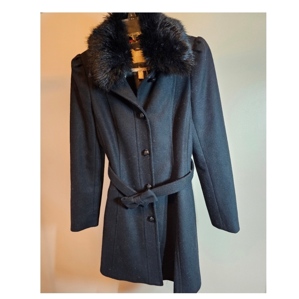 Elegant Black Fur-Collar Women's Coat